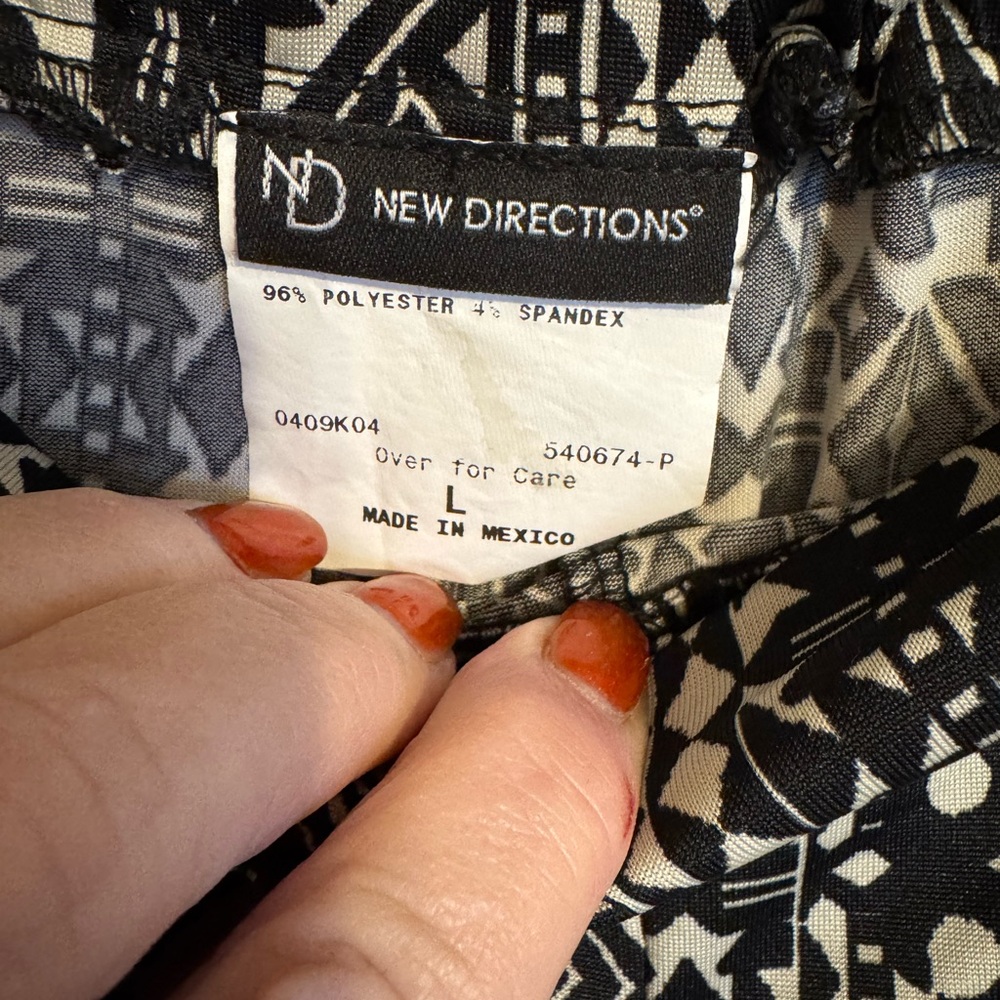 Black/Cream Geometric Print Women's Shorts   LARGE     #H - Picture 3 of 3